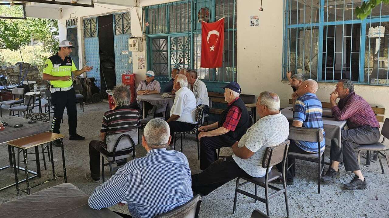 Eşme’de traktör kazalarını önlemek için eğitim verildi