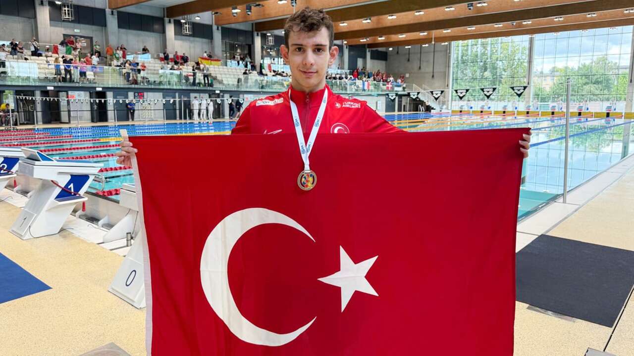 Uşaklı Milli Yüzücü Bilge Kağan Yılgın Avrupa Şampiyonu Oldu