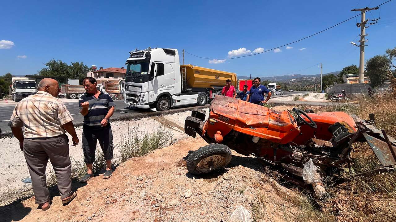 Milas'ta tırla çarpışan traktördeki 2 kişi hastanede hayatını kaybetti