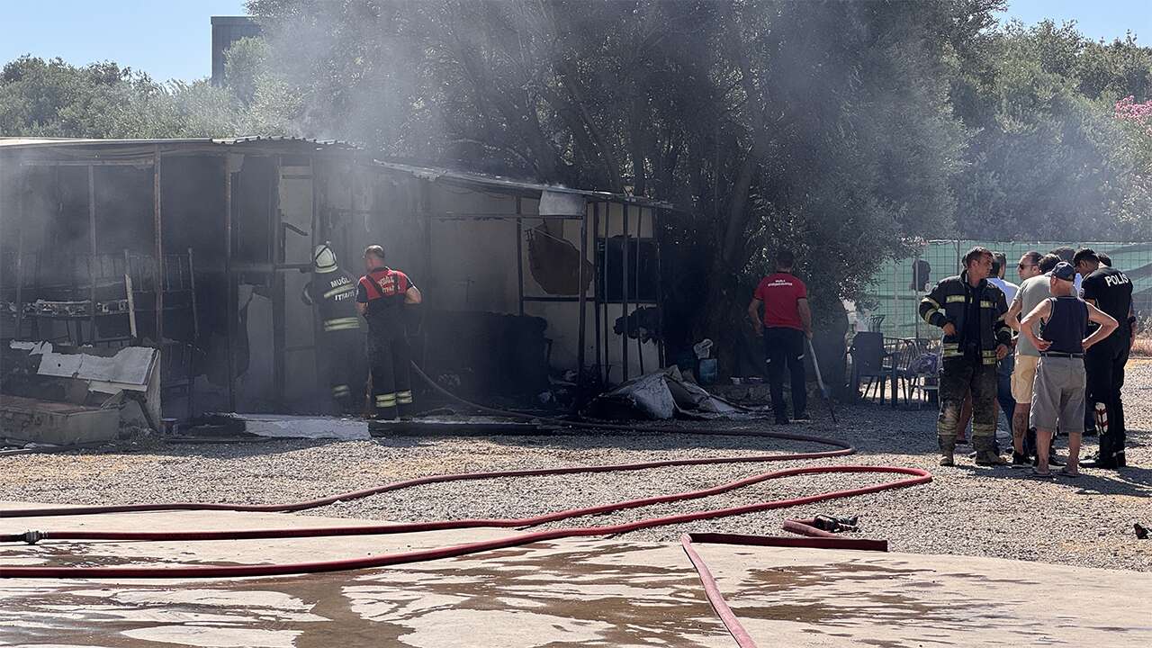 Muğla'da personel lojmanı olarak kullanılan yatakhanede yangın