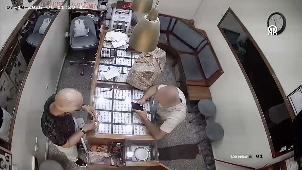 Manisa'da kuyumcudan bilezik çalan şüpheli yakalandı
