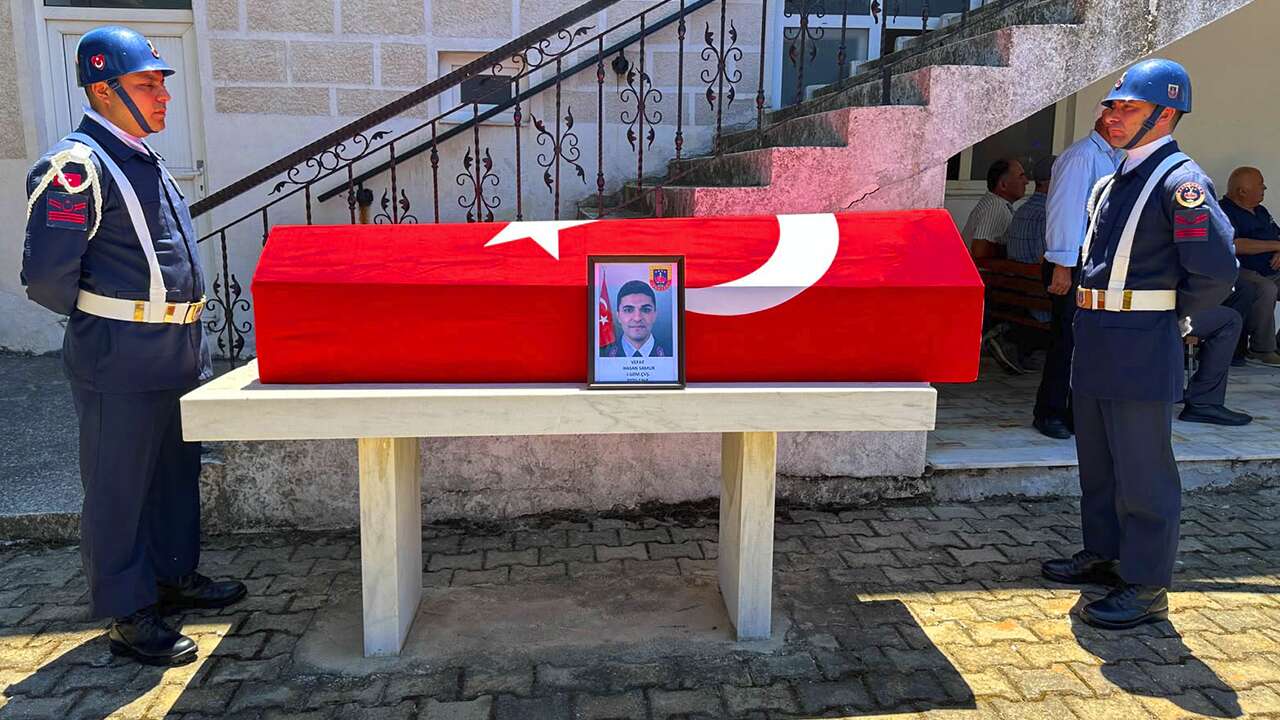 Trafik kazasında ölen uzman çavuş, Uşak'ta toprağa verildi