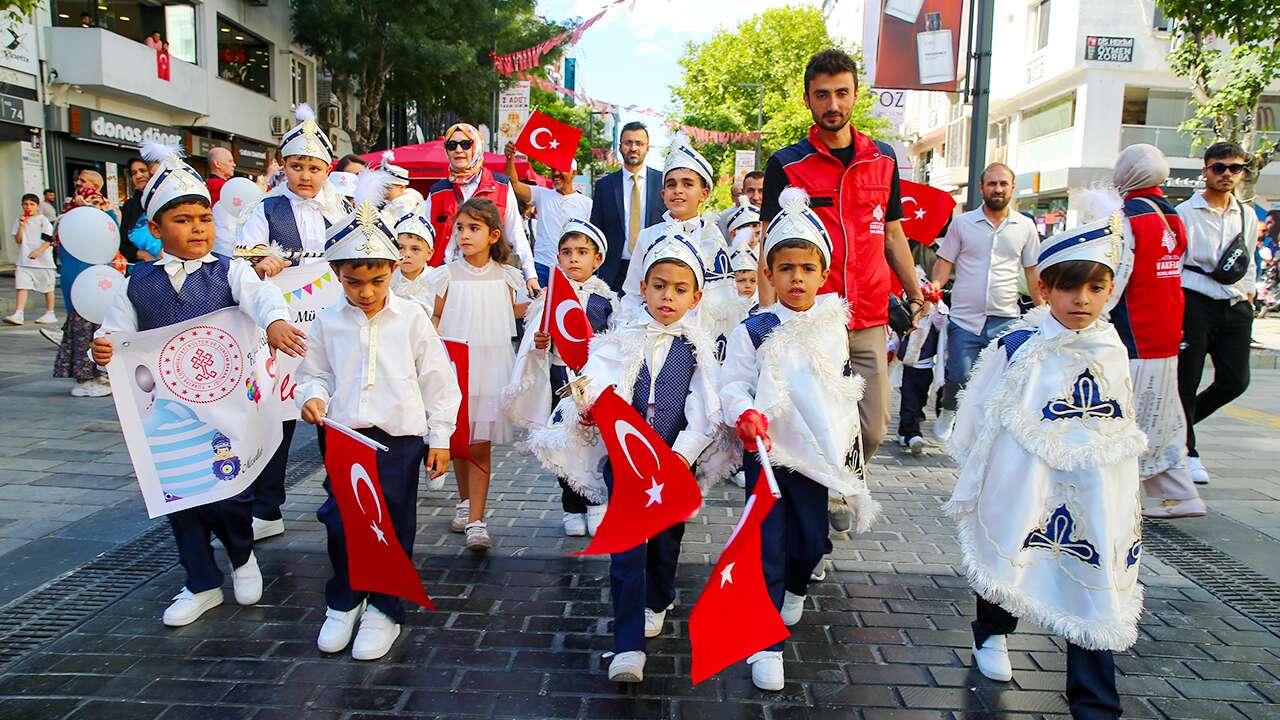 Uşak’ta 25 çocuk için toplu sünnet şöleni düzenlendi