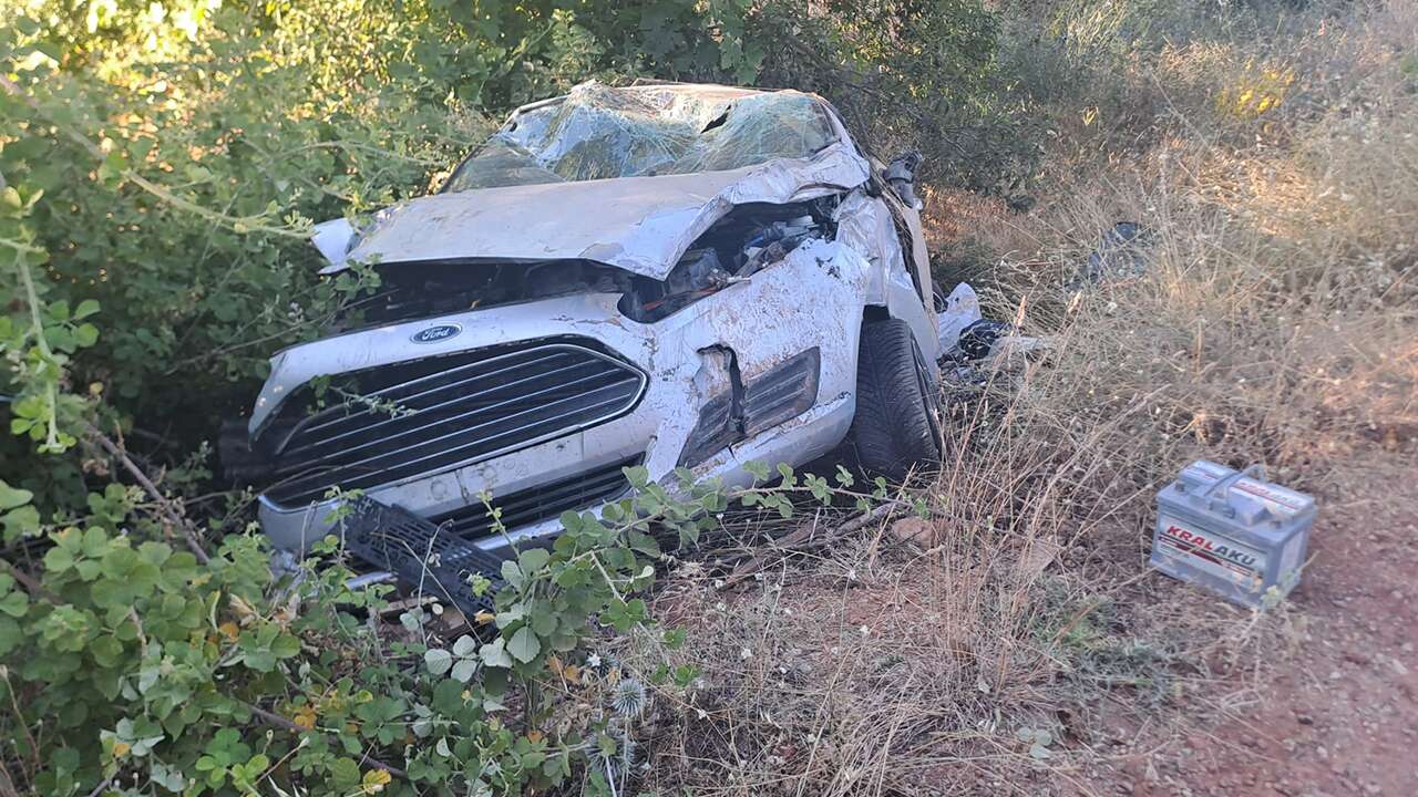Denizli'de şarampole devrilen otomobildeki 1 kişi öldü, 1 kişi yaralandı