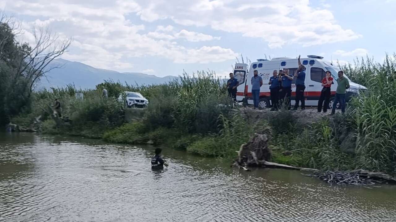 Manisa'da dereye giren çocuk boğuldu