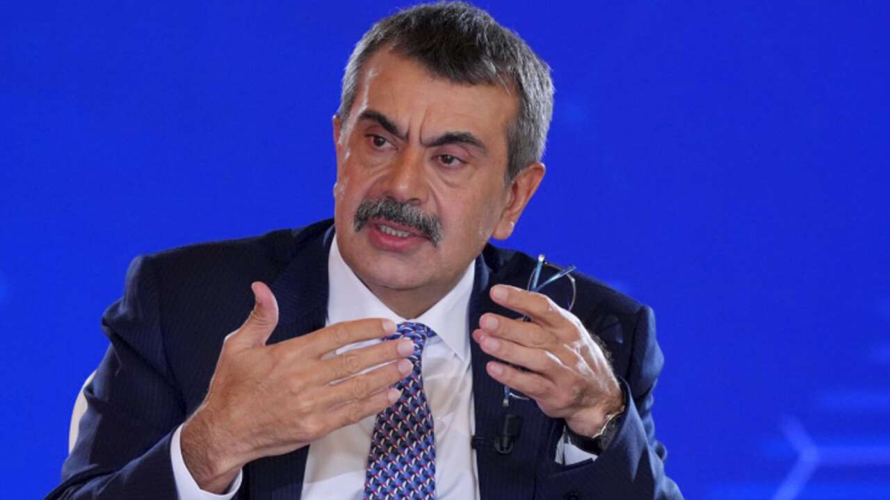 Bakan Tekin: Osmanlı ile Cumhuriyet’i Barıştırmamız Lazım