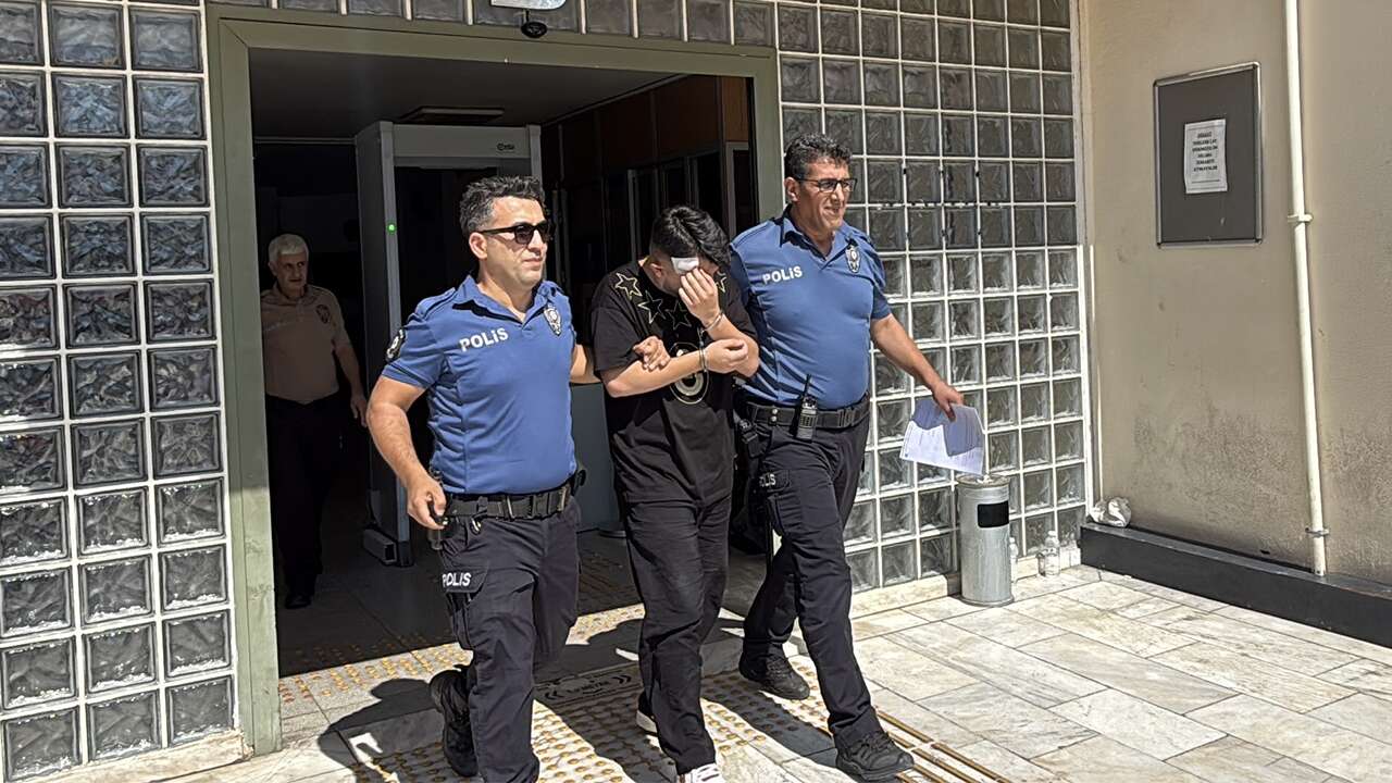 Aydın'da iki otomobilin çarpıştığı kazada 1 kişi öldü, 2 kişi yaralandı