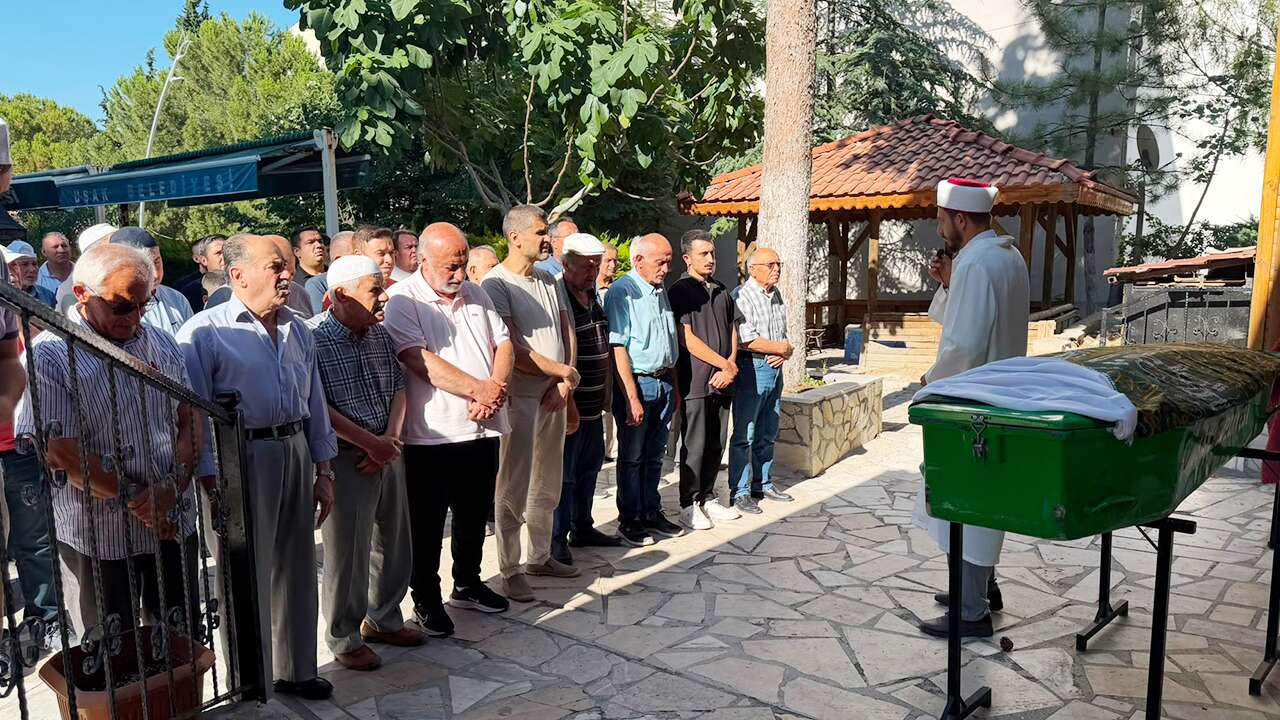 Gazeteci Hulusi Dinçer’in annesi Fadime Dinçer son yolculuğuna uğurlandı