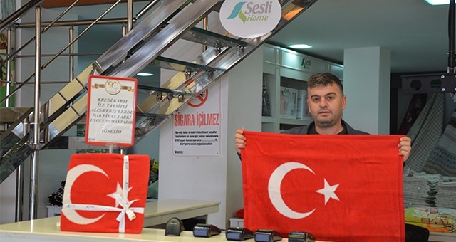 Sesli Tekstil'den Cumhuriyet Bayramına Özel Türk Bayraklı Battaniye Hediye