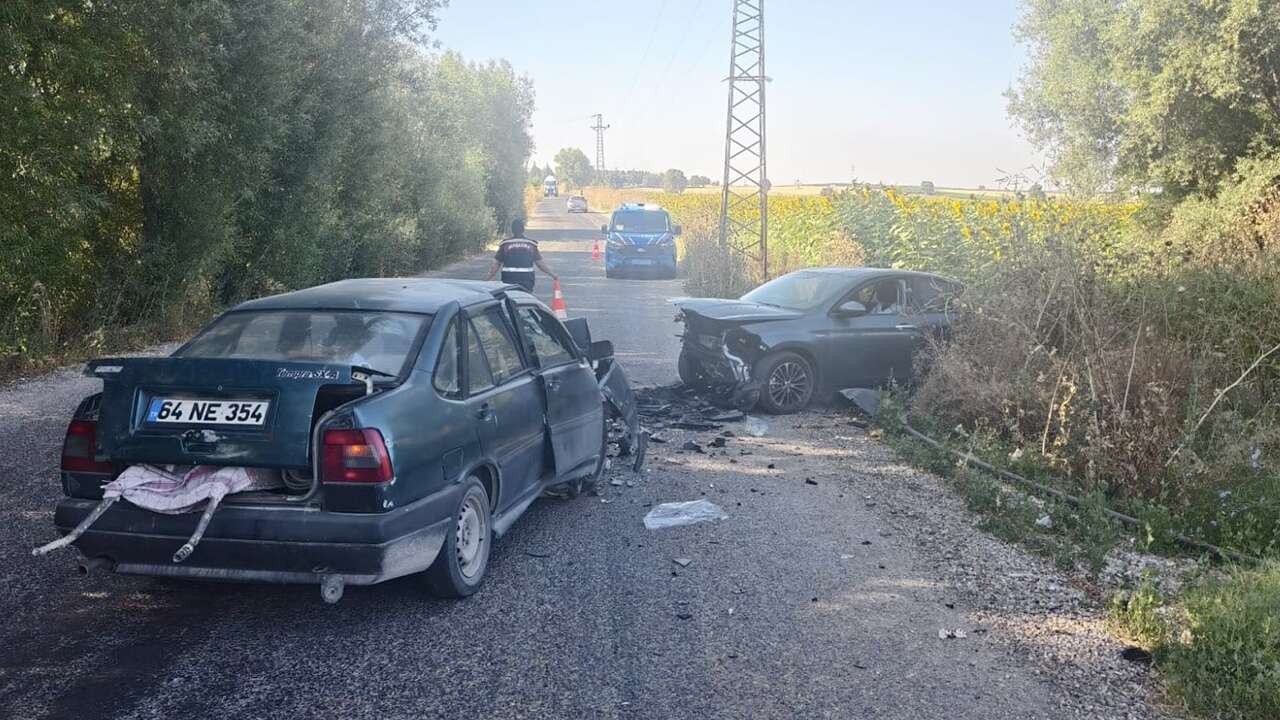 Uşak’ta iki otomobil çarpıştı: 4 kişi yaralandı
