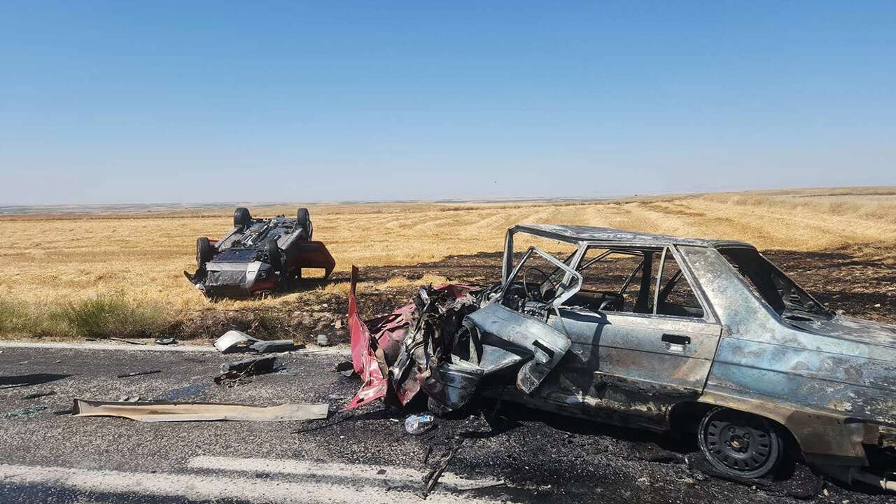 Afyonkarahisar'da iki otomobilin çarpıştığı kazada 1 kişi öldü, 2 kişi yaralandı