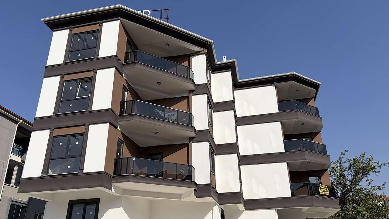 Denizli'de balkondan düşen çocuk yaralandı