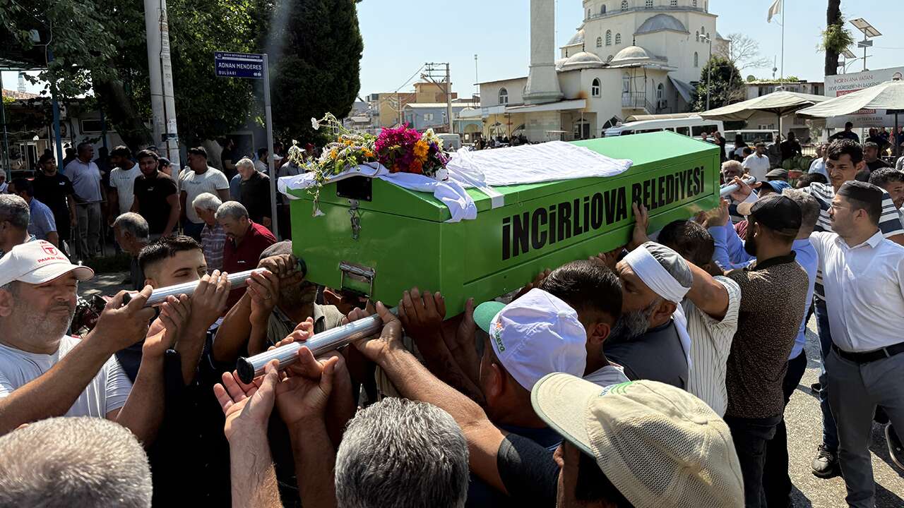 Aydın'da nehirde boğulan çocuğun cenazesi toprağa verildi