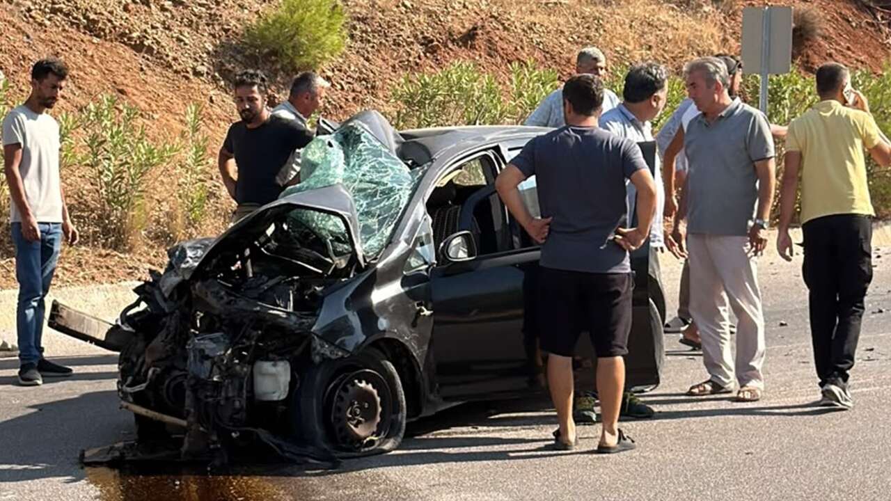 Fethiye'de kamyonetle çarpışan otomobilin sürücüsü öldü