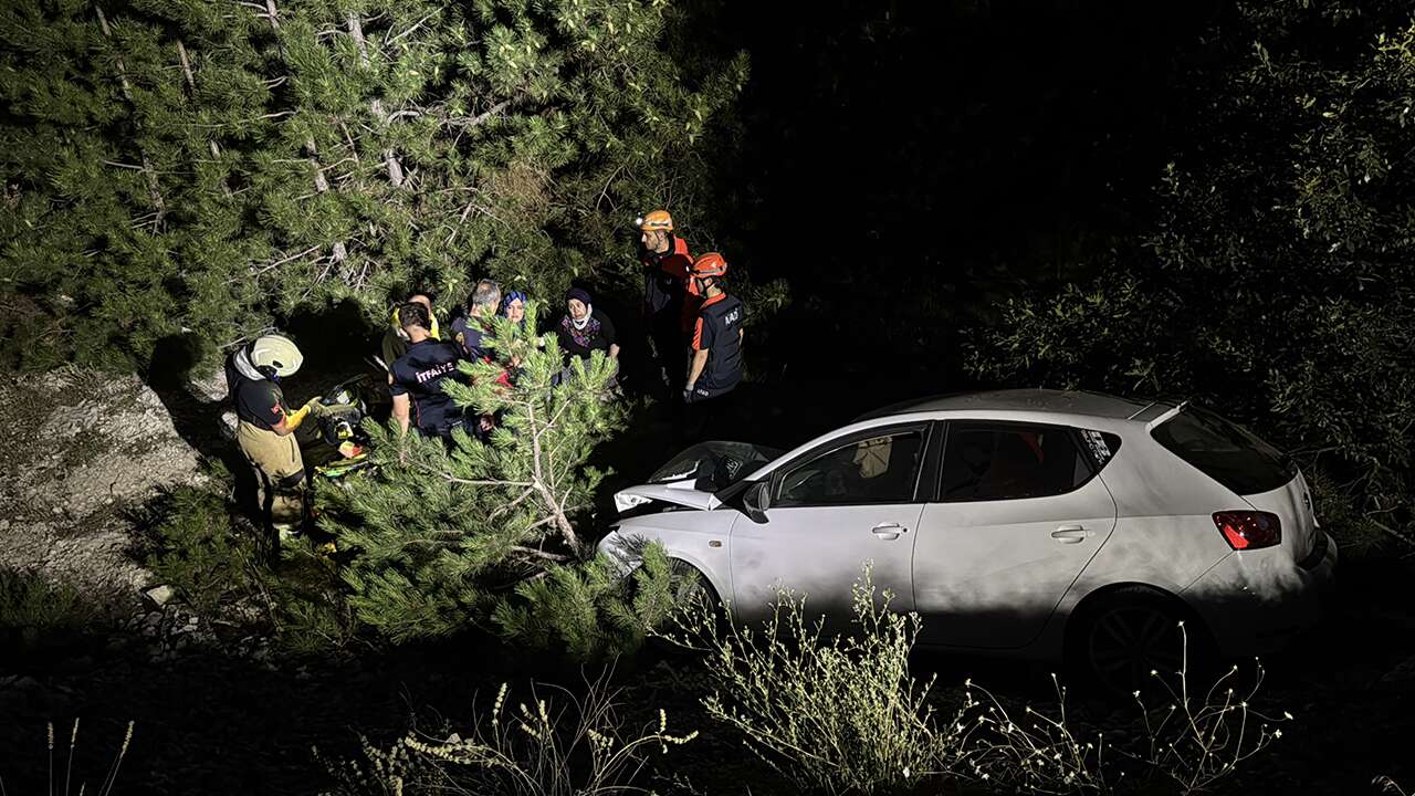 Kütahya'da otomobil ile motosiklet çarpıştı, 5 kişi yaralandı