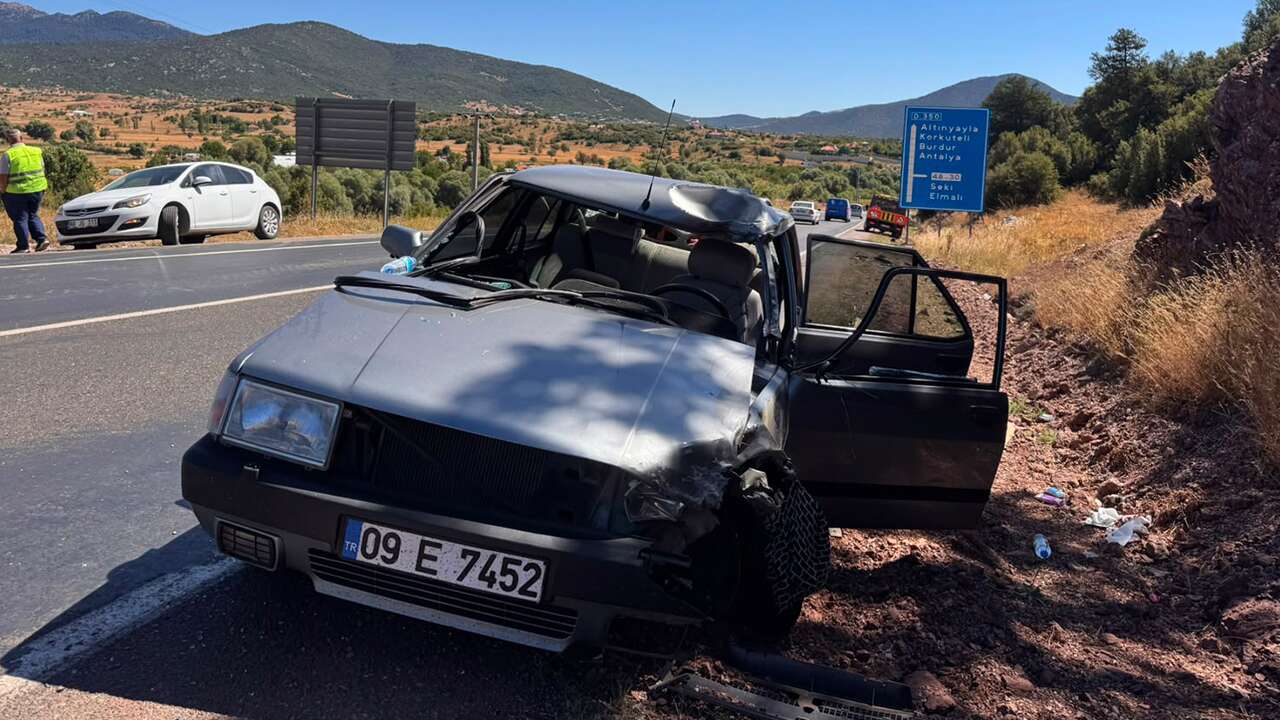 Muğla’da otomobil ile motosikletin çarpıştığı kazada 1 kişi öldü, 2 kişi yaralandı