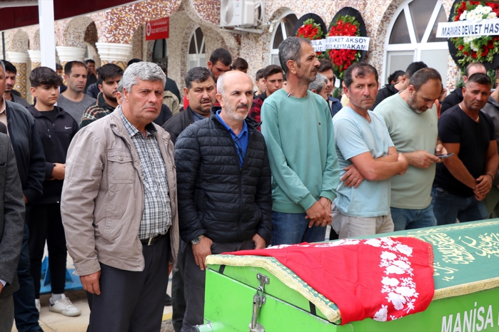 Denizli'deki kazada ölen aynı aileden 4 kişi için Manisa'da cenaze namazı kılındı