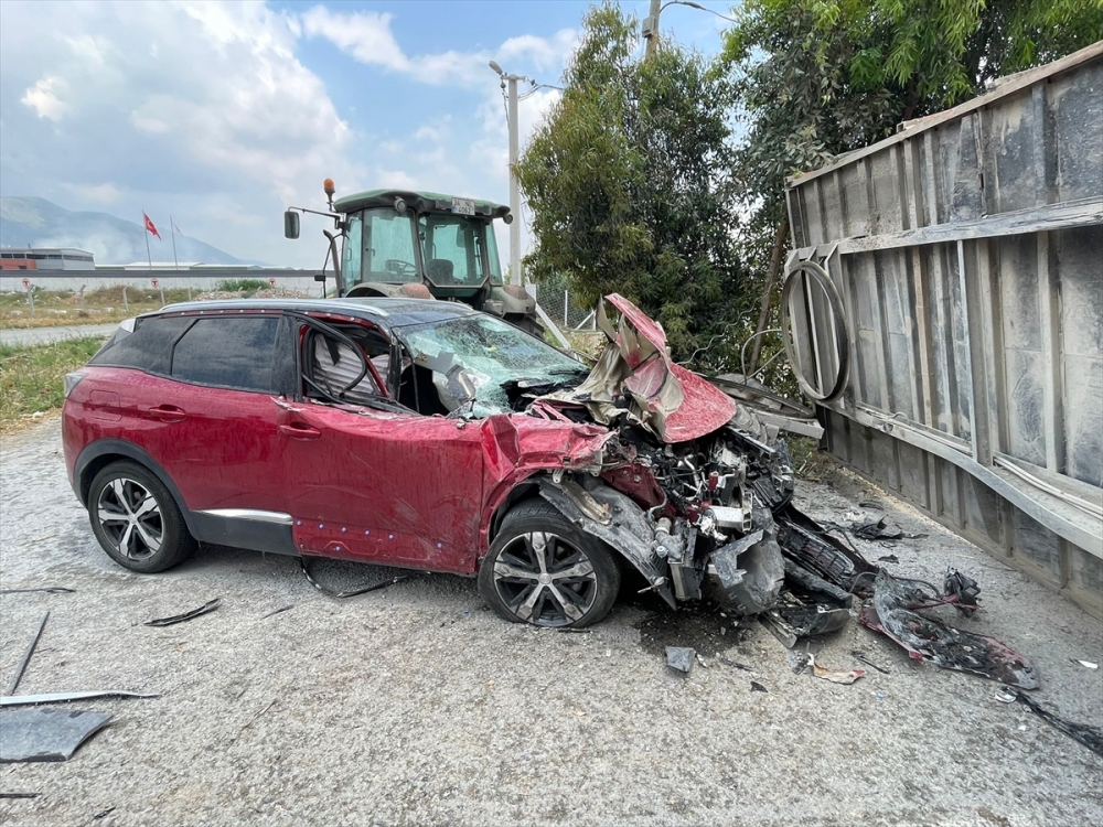 Aydın'da traktörle çarpışan otomobilin sürücüsü yaralandı