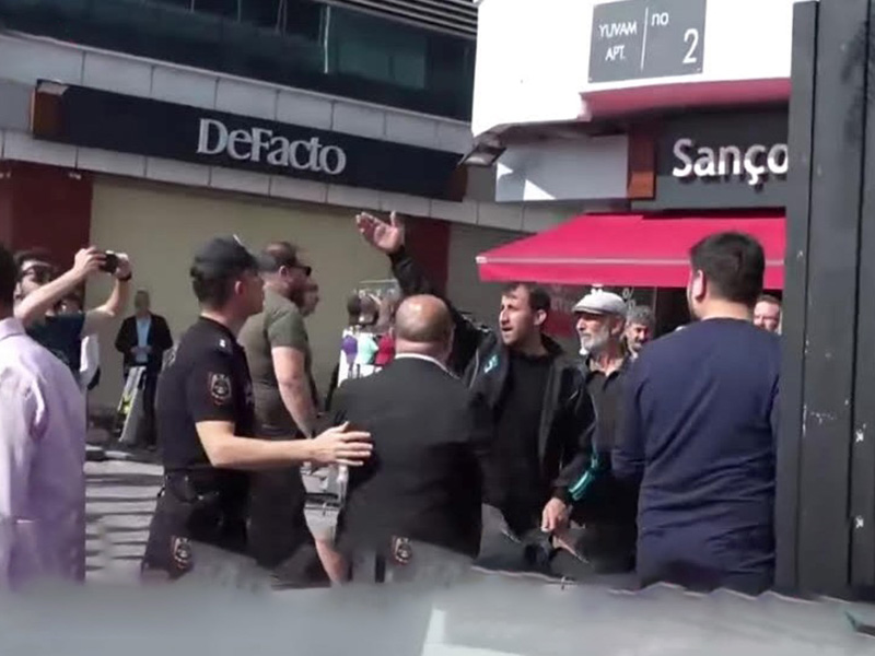 AKP'li ve CHP'li Gruplar Arasında Kavga Çıktı