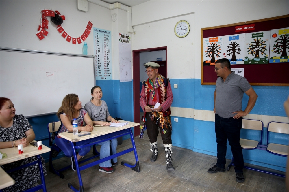 Muğla'da bir kişi oy kullanmaya Yörük kıyafetiyle geldi