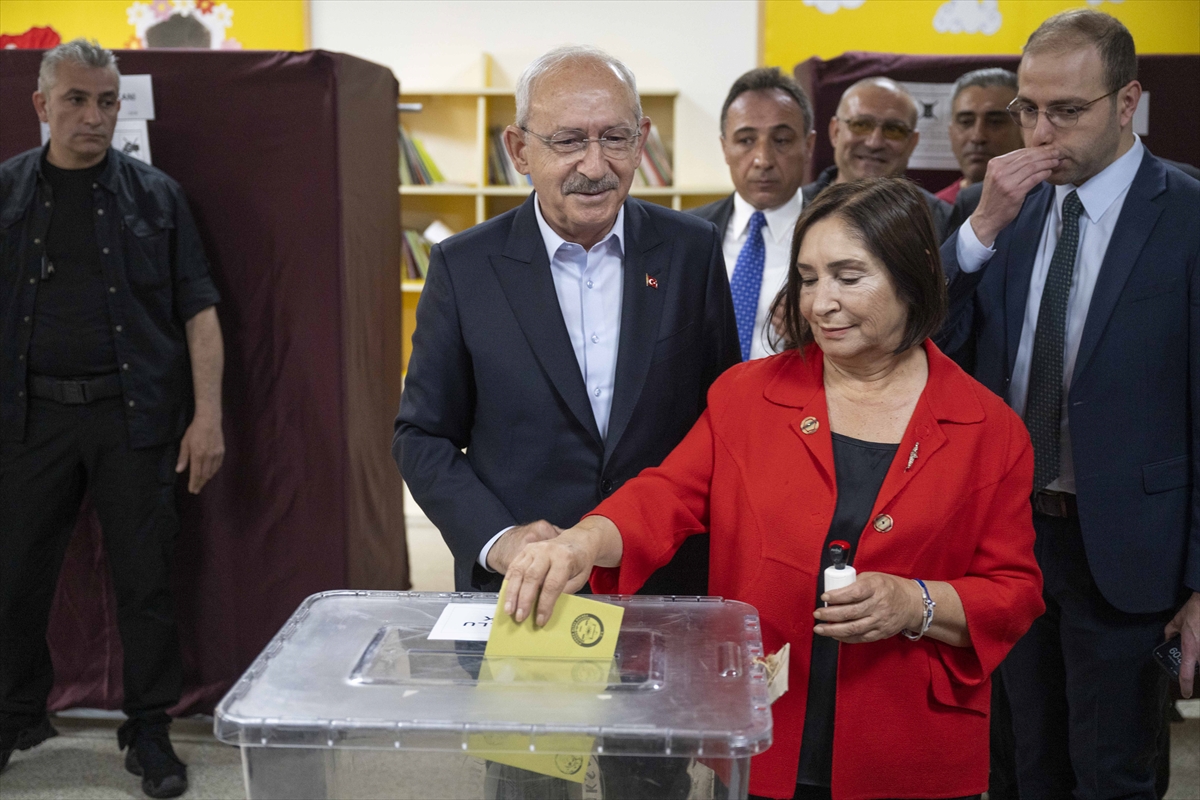 ANKARA - Millet İttifakı'nın cumhurbaşkanı adayı ve CHP Genel Başkanı Kılıçdaroğlu oyunu kullandı (2)