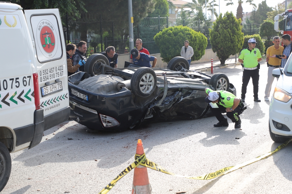 Denizli'de ağaca çarpıp devrilen otomobilin sürücüsü öldü