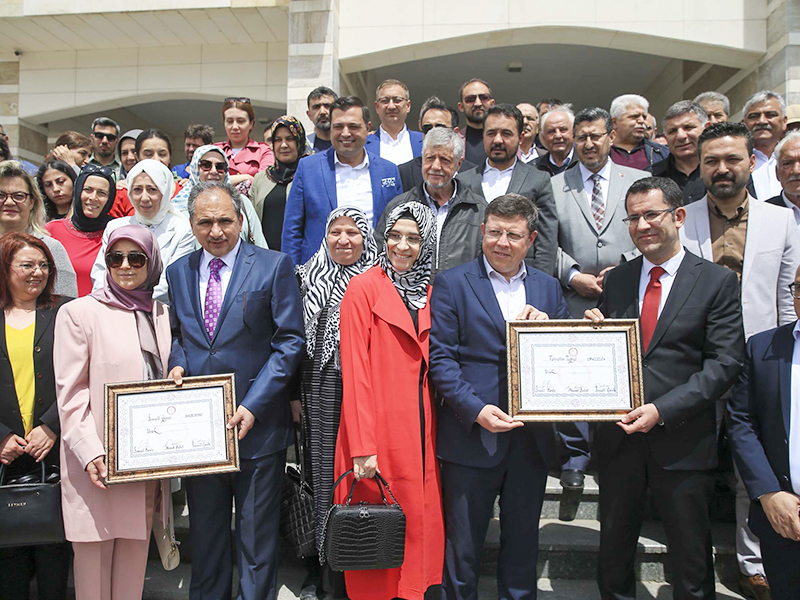 İsmail Güneş ve Fahrettin Tuğrul Mazbatalarını Aldı