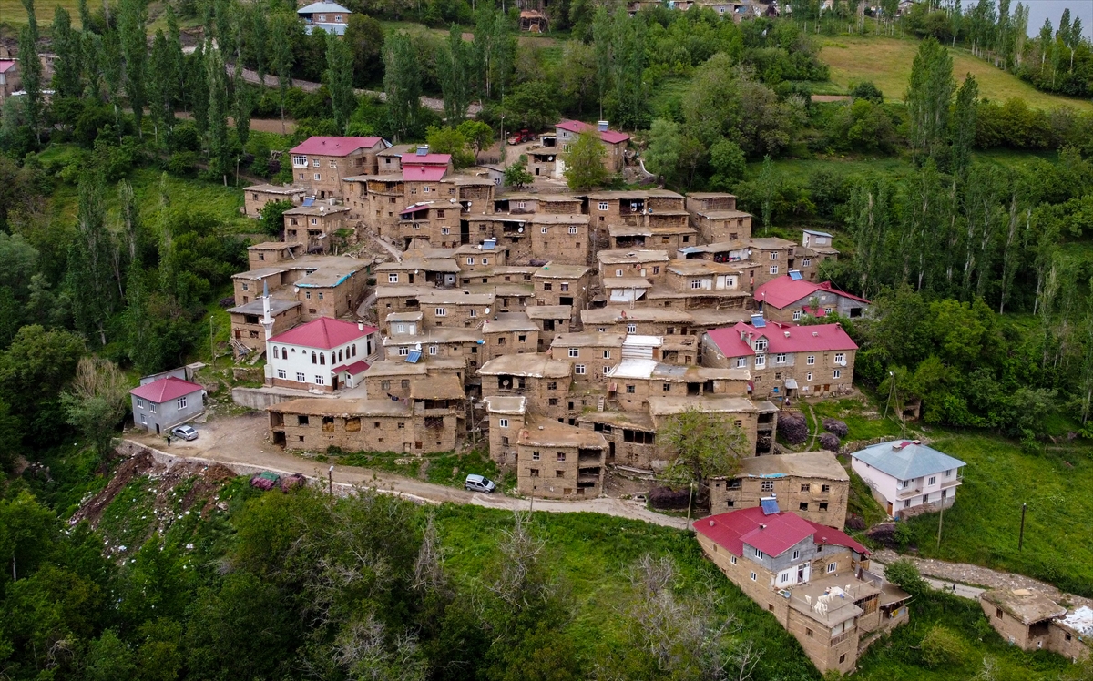 BİTLİS - Tarihi taş evler doğaseverlerin gözde rotalarından biri oldu