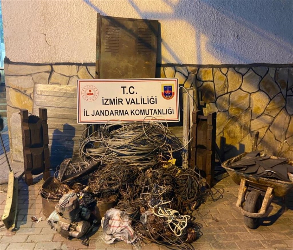 Bayındır'da hırsızlık yaptığı öne sürülen 2 kişi yakalandı