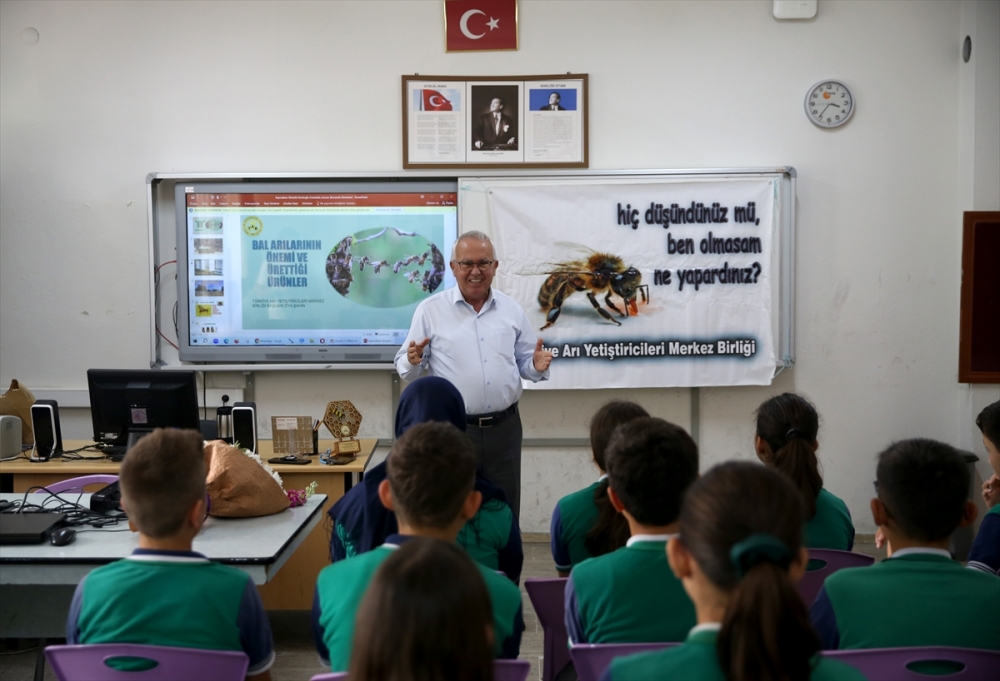 Fethiye'de öğrencilere bal arılarının önemi ve arı ürünleri anlatıldı