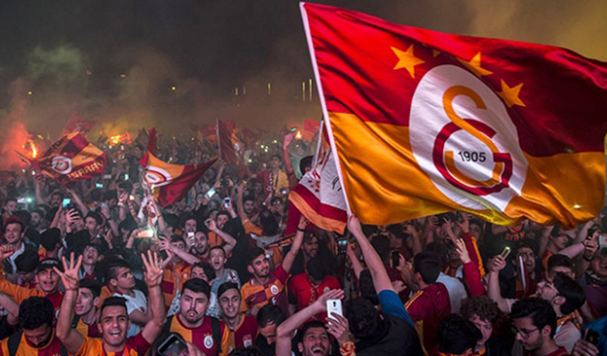 Uşak'ta Galatasaray'ın Şampiyon Kutlamaları Gece Boyunca Sürdü
