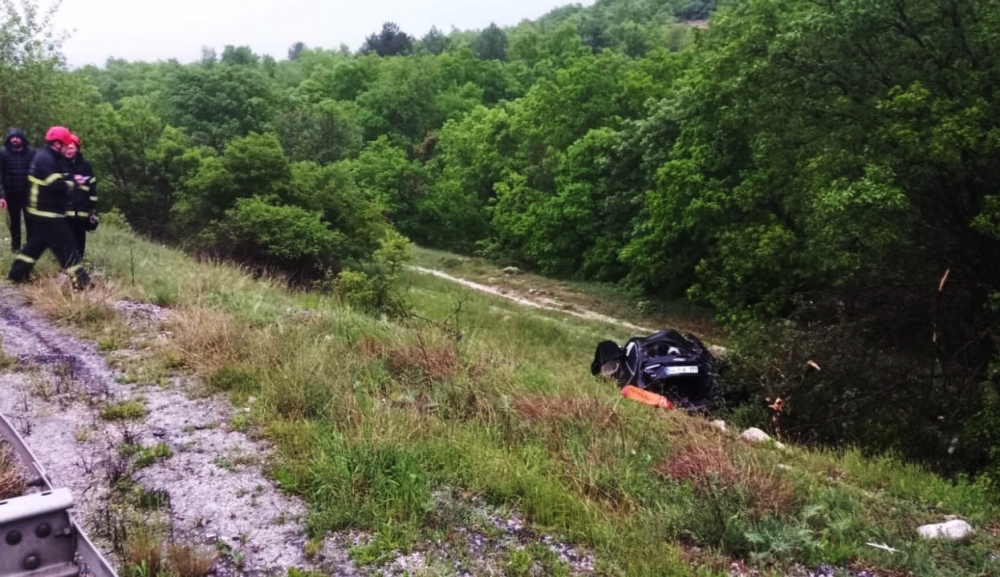 Kütahya'da devrilen otomobilin sürücüsü öldü, 5 kişi yaralandı