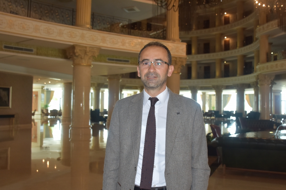 Dereceyle mezun olan kız kardeşler, okuldaki başarılarını turizm sektörüne taşımak istiyor