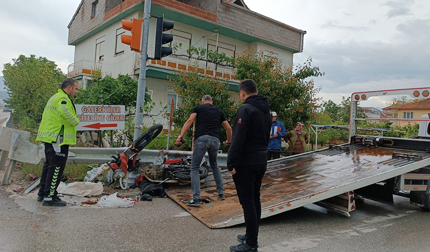 Otomobille Çarpışan Motosikletin Sürücüsü, Hastanede Hayatını Kaybetti