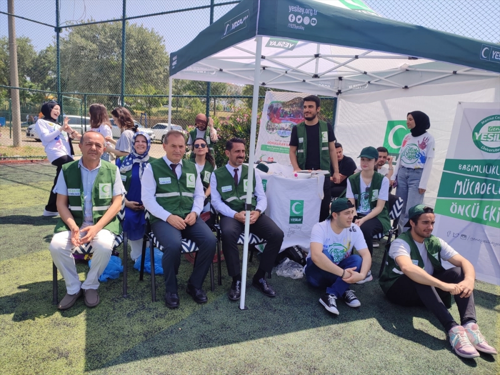 Manisalı öğrenciler, Yeşilay etkinliğinde buluştu