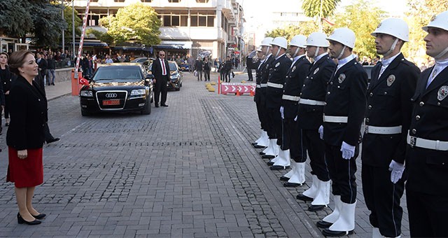 İlkler Kenti Uşak'ın İlk Kadın Valisi Görevine Başladı