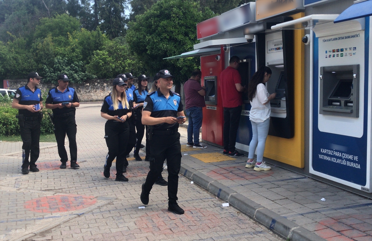 ADANA - Polis, "yardım" bahanesiyle dolandırıcılığa karşı vatandaşı uyardı