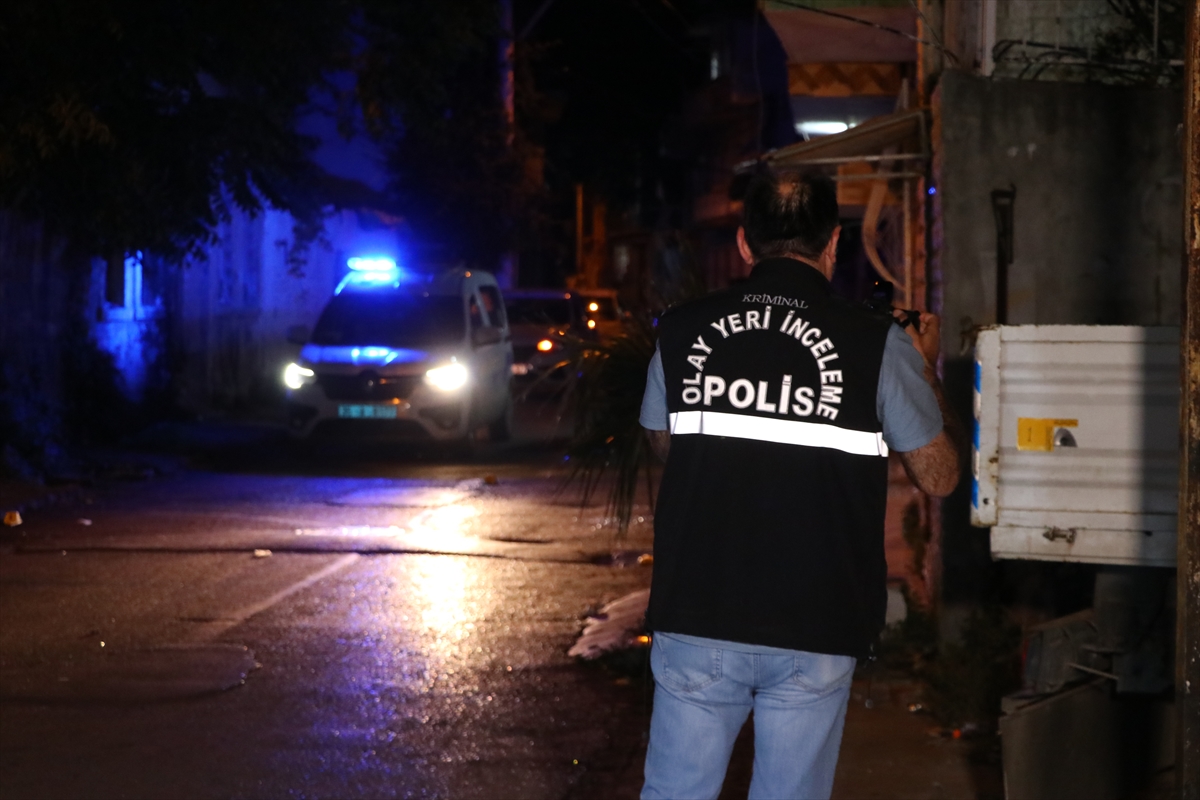 İZMİR - Silahlı kavgada 2 kişi ağır yaralandı