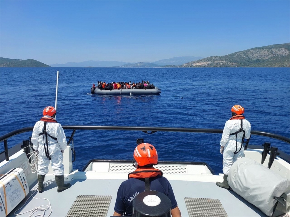Kuşadası açıklarında 58 düzensiz göçmen kurtarıldı