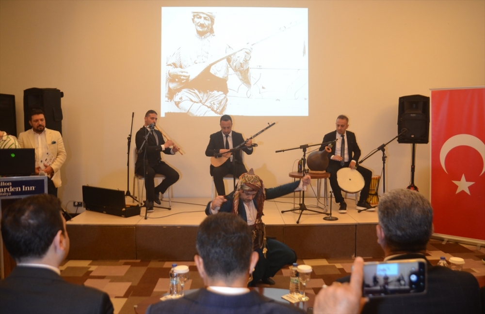 Kütahya'da "13. Uluslararası Hisarlı Ahmet Sempozyumu" başladı