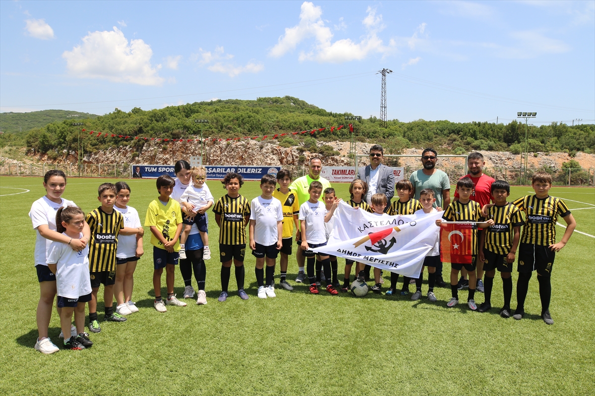 ANTALYA - Türk ve Yunan çocuklar, Antalya'da dostluk maçında buluştu