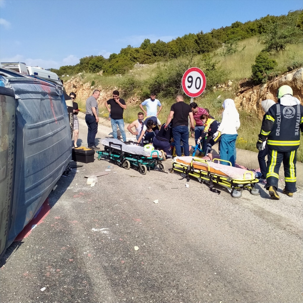 Denizli'deki iki trafik kazasında 5 kişi yaralandı