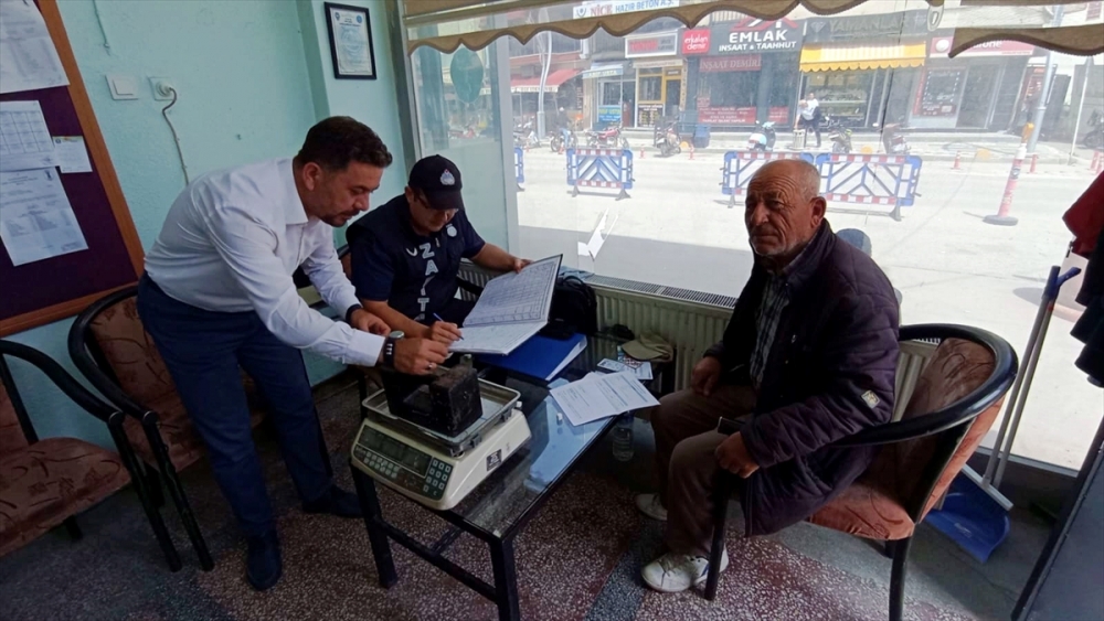 Sandıklı Belediyesi, ölçü ve tartı aletlerinin denetimini yapıyor