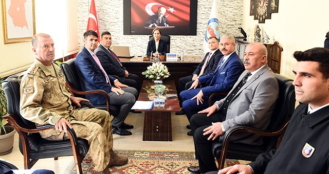 Vali Funda Kocabıyık Eşme İlçesinde Ziyaret ve İncelemelerde Bulundu