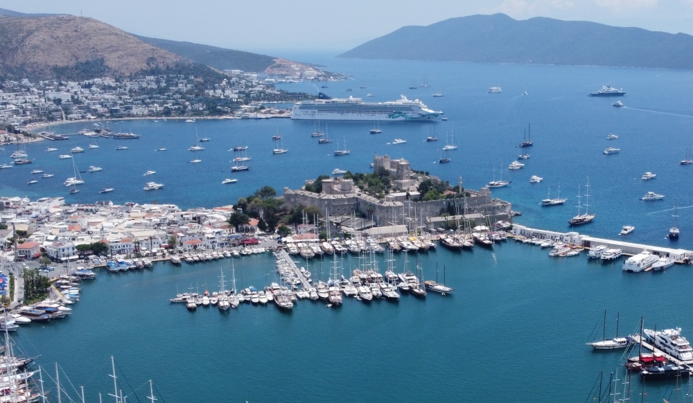 Bodrum'a "Norwegian Jade" kruvaziyeriyle 2 bin 588 yolcu geldi