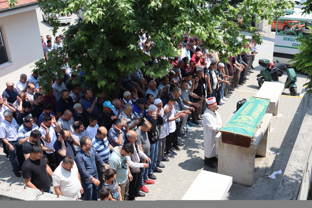 Afyonkarahisar'daki heyelanda ölen kişi, Denizli'de son yolculuğuna uğurlandı