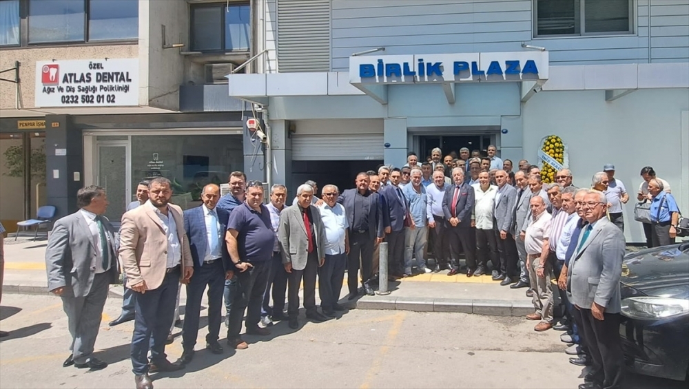 İzmir Esnaf ve Sanatkarlar Odaları Birliğinde yeni başkan görevine başladı