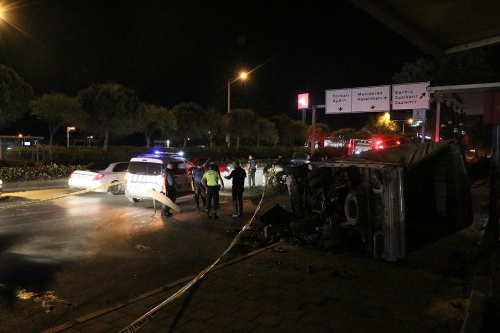 İzmir'de otomobilin kamyonete çarpması sonucu 1 kişi öldü