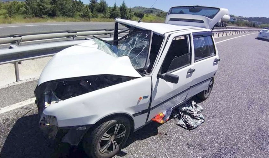 Beton Mikserine Çarpan Otomobildeki Anne ve Çocuğu Yaralandı