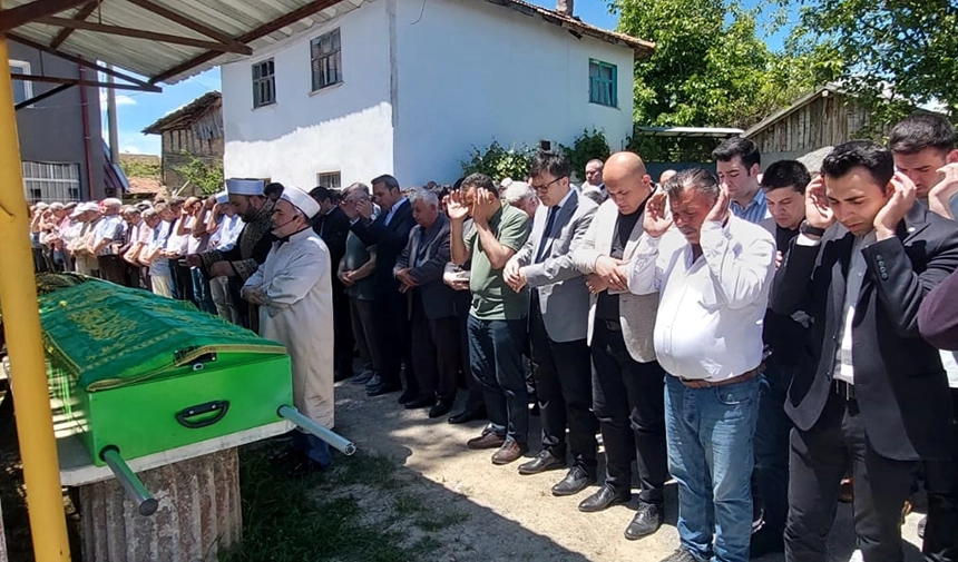 Trafik Kazasında Ölen 2 Kadının Cenazeleri Defnedildi